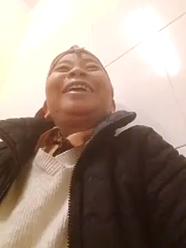 Snapshot of VangLe73 chatting on 12-20-25, 12:12 VangLe73 online show from 12-20-25, 12:12