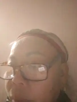 Snapshot of VangLe73 chatting on 02-19-26, 01:29 VangLe73 online show from 02-19-26, 01:29