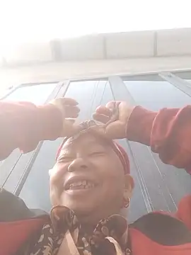 Snapshot of VangLe73 chatting on 02-28-26, 03:07 VangLe73 online show from 02-28-26, 03:07