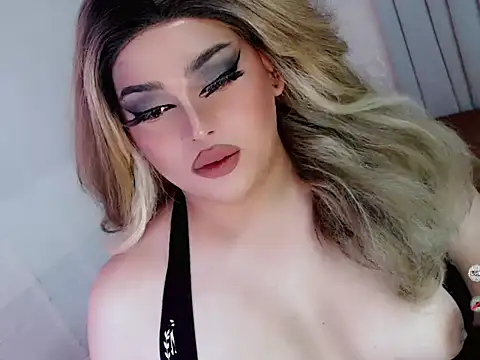 Snapshot of queensavrinax chatting on 10-25-25, 03:47 queensavrinax online show from 10-25-25, 03:47