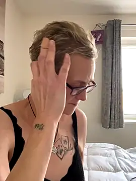 Curvy-Jinx online show from 11-04-25, 09:19