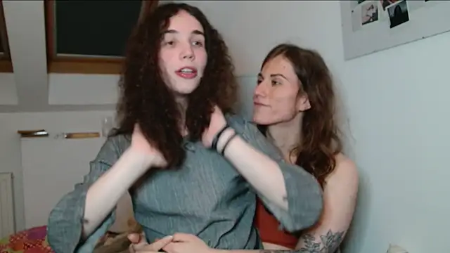 Snapshot of tsbubbles760 chatting on 10-16-25, 08:32 tsbubbles760 online show from 10-16-25, 08:32