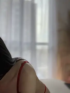 Snapshot of Sofi_Leal chatting on 10-06-25, 12:02 Sofi Leal online show from 10-06-25, 12:02