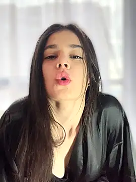 Snapshot of Sofi_Leal chatting on 10-25-25, 11:51 Sofi Leal online show from 10-25-25, 11:51