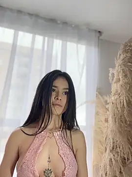 Snapshot of Sofi_Leal chatting on 11-13-25, 03:00 Sofi Leal online show from 11-13-25, 03:00