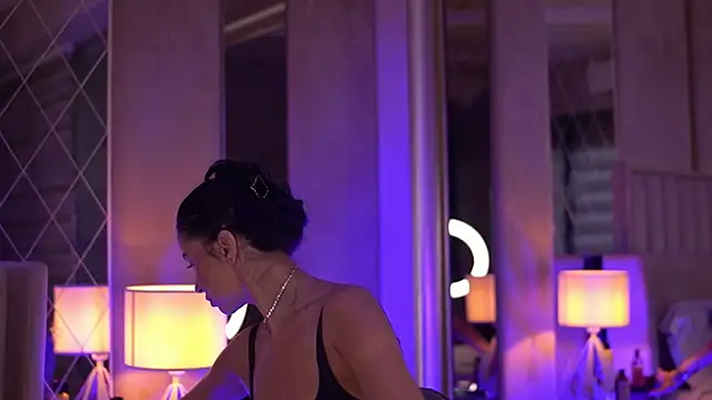 FrancescaDante online show from 12-19-25, 05:58