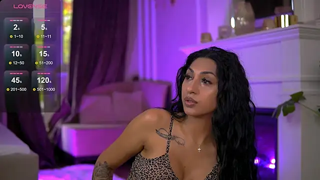 Snapshot of EmaHallee chatting on 10-12-25, 07:29 EmaHallee online show from 10-12-25, 07:29