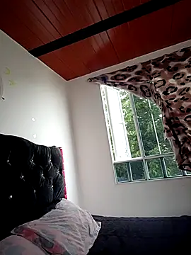 Isa Acosta online show from 10-16-25, 03:57