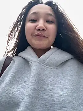 Snapshot of KissMeEva chatting on 10-05-25, 09:07 KissMeEva online show from 10-05-25, 09:07