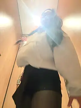 Snapshot of KissMeEva chatting on 10-15-25, 02:28 KissMeEva online show from 10-15-25, 02:28