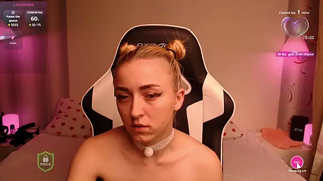 Snapshot of space_danger chatting on 11-19-25, 08:53 space danger online show from 11-19-25, 08:53