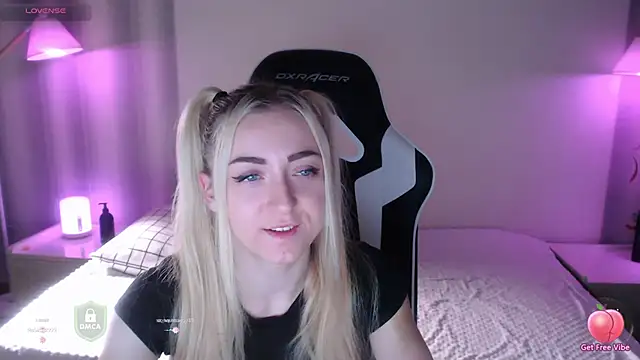 Snapshot of space_danger chatting on 12-04-25, 04:44 space danger online show from 12-04-25, 04:44