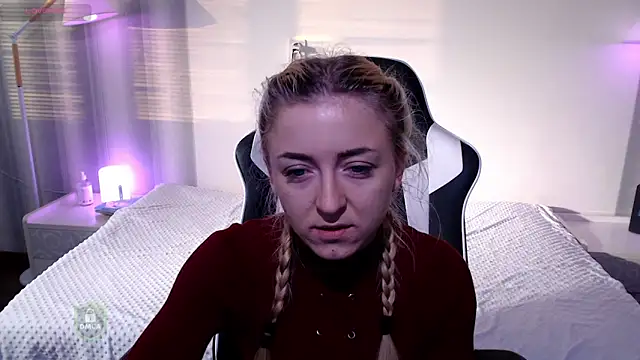 Snapshot of space_danger chatting on 12-14-25, 05:24 space danger online show from 12-14-25, 05:24