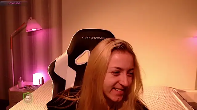 Snapshot of space_danger chatting on 12-15-25, 06:17 space danger online show from 12-15-25, 06:17