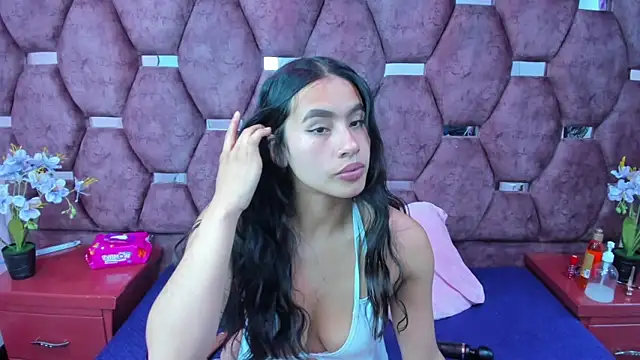 Miaa Davis  online show from 11-08-25, 03:18