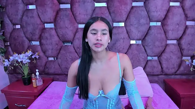 Miaa Davis  online show from 11-21-25, 03:05