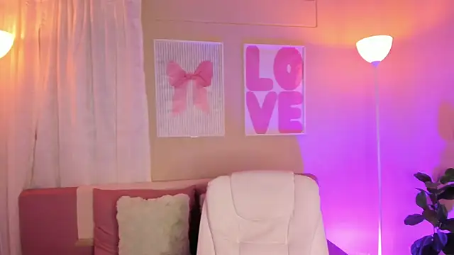 Snapshot of kissme_cutie chatting on 12-17-25, 07:42 kissme cutie online show from 12-17-25, 07:42