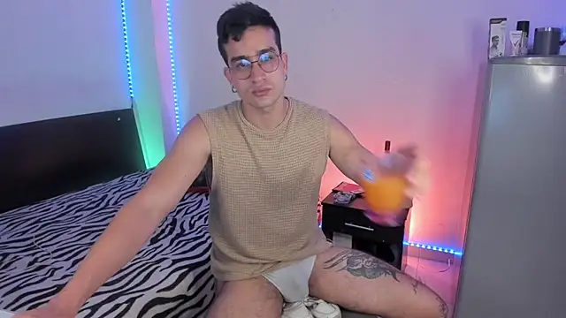 Snapshot of CamCumBoy chatting on 09-17-25, 10:06 CamCumBoy online show from 09-17-25, 10:06