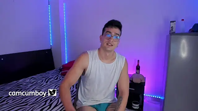 Snapshot of CamCumBoy chatting on 10-09-25, 10:46 CamCumBoy online show from 10-09-25, 10:46