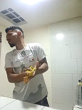 Snapshot of MI_GERALD chatting on 09-15-25, 04:07 MI GERALD online show from 09-15-25, 04:07