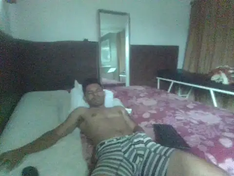 Snapshot of MI_GERALD chatting on 10-22-25, 03:45 MI GERALD online show from 10-22-25, 03:45