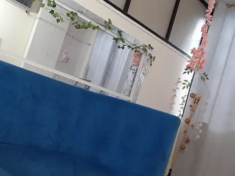 Anniie miller  online show from 11-21-25, 07:34