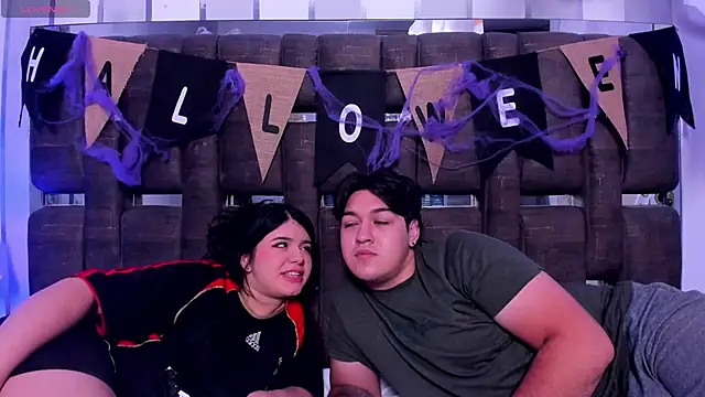 EmilyANDrew  online show from 10-30-25, 04:58