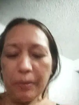 Snapshot of marinita13 chatting on 10-18-25, 12:35 marinita13 online show from 10-18-25, 12:35