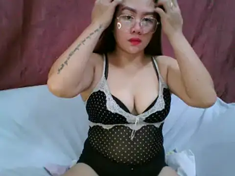 Snapshot of WildPussy4uxx chatting on 10-04-25, 05:11 WildPussy4uxx online show from 10-04-25, 05:11