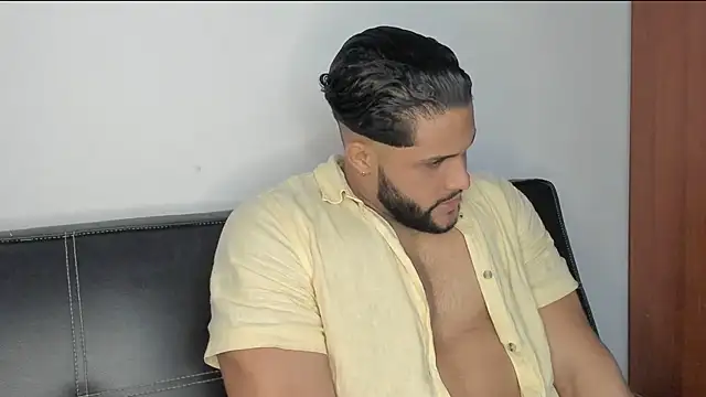 Snapshot of Pier_Simons chatting on 12-23-25, 08:12 Pier Simons online show from 12-23-25, 08:12