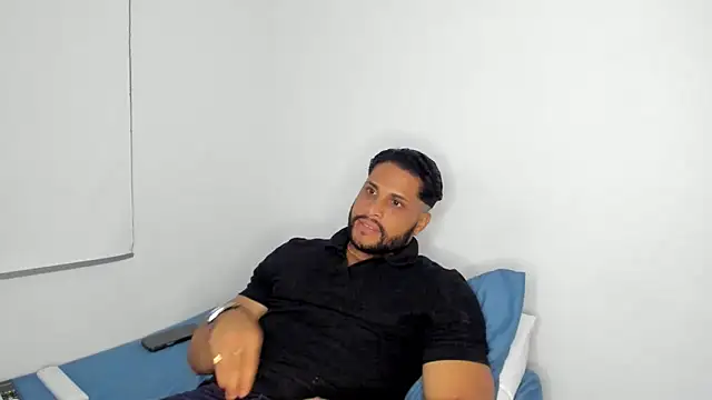 Snapshot of Pier_Simons chatting on 02-15-26, 09:19 Pier Simons online show from 02-15-26, 09:19