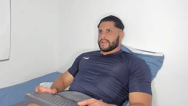 Snapshot of Pier_Simons chatting on 02-18-26, 06:09 Pier Simons online show from 02-18-26, 06:09