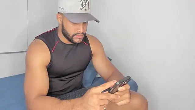 Snapshot of Pier_Simons chatting on 02-19-26, 04:19 Pier Simons online show from 02-19-26, 04:19