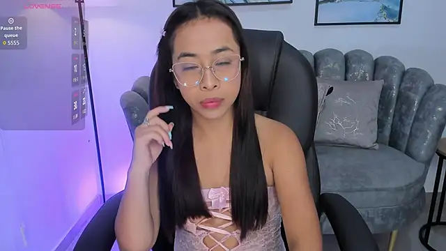 July Adams online show from 11-23-25, 05:40