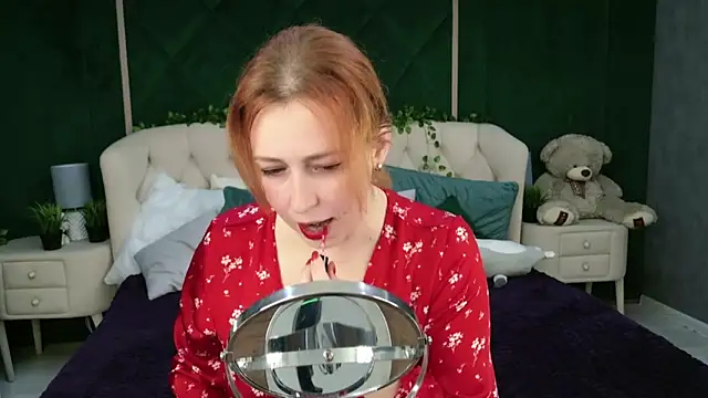 Snapshot of Evie_Bennet chatting on 10-06-25, 10:45 Evie Bennet online show from 10-06-25, 10:45
