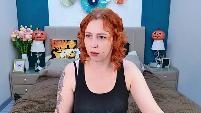 Snapshot of Evie_Bennet chatting on 10-27-25, 10:30 Evie Bennet online show from 10-27-25, 10:30