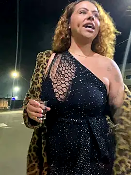 Snapshot of Chloe_Leaozinho chatting on 10-05-25, 10:40 Chloe Leaozinho online show from 10-05-25, 10:40