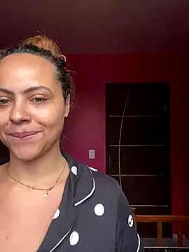 Snapshot of Chloe_Leaozinho chatting on 10-07-25, 06:16 Chloe Leaozinho online show from 10-07-25, 06:16