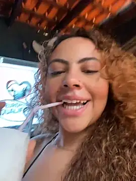 Snapshot of Chloe_Leaozinho chatting on 10-11-25, 06:17 Chloe Leaozinho online show from 10-11-25, 06:17