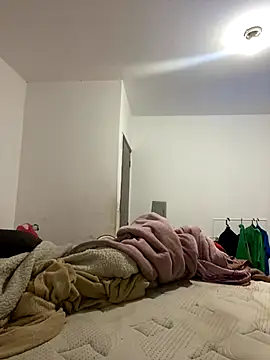 Snapshot of Chloe_Leaozinho chatting on 10-15-25, 07:58 Chloe Leaozinho online show from 10-15-25, 07:58