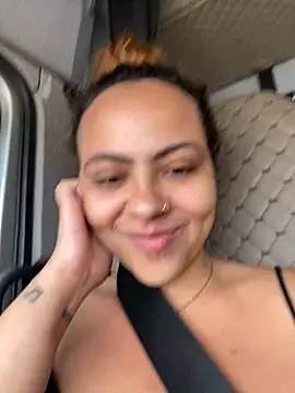 Snapshot of Chloe_Leaozinho chatting on 10-19-25, 03:56 Chloe Leaozinho online show from 10-19-25, 03:56