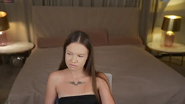 Claire Dreams online show from 10-08-25, 02:25