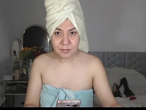 stellahugeX online show from 10-18-25, 07:42