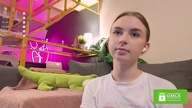 Snapshot of FlexiPixie chatting on 11-13-25, 05:50 FlexiPixie online show from 11-13-25, 05:50