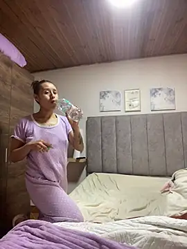 Snapshot of juliana-mancini chatting on 11-19-25, 05:02 juliana-mancini online show from 11-19-25, 05:02