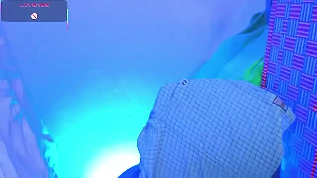 Snapshot of Miranda_sexlove_ chatting on 01-14-26, 06:08 Miranda sexlove online show from 01-14-26, 06:08