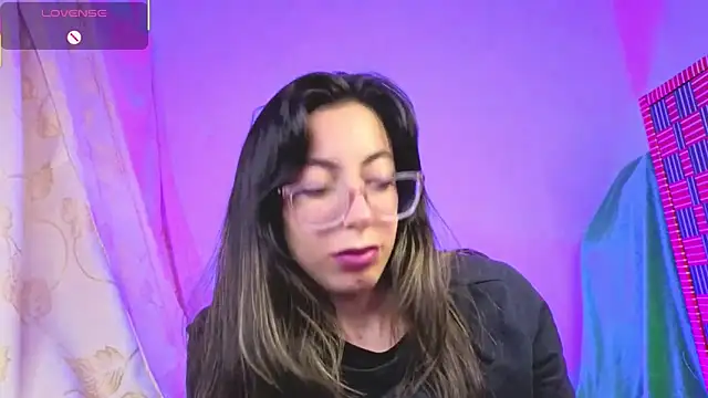 Snapshot of Miranda_sexlove_ chatting on 02-15-26, 01:02 Miranda sexlove online show from 02-15-26, 01:02