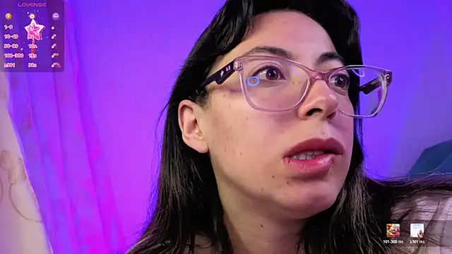 Snapshot of Miranda_sexlove_ chatting on 02-21-26, 11:00 Miranda sexlove online show from 02-21-26, 11:00