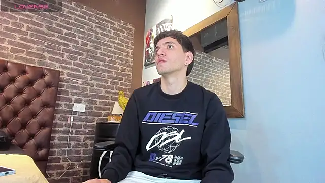 Snapshot of Matteo12_ chatting on 10-23-25, 03:06 Matteo12 online show from 10-23-25, 03:06