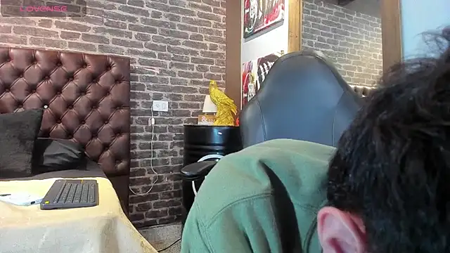 Snapshot of Matteo12_ chatting on 10-24-25, 03:47 Matteo12 online show from 10-24-25, 03:47